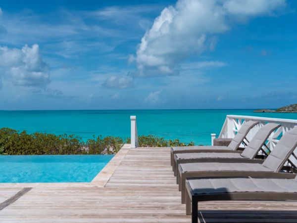 Luxurious Beachfront Villa in Little Exuma - 4-Bedroom Getaway